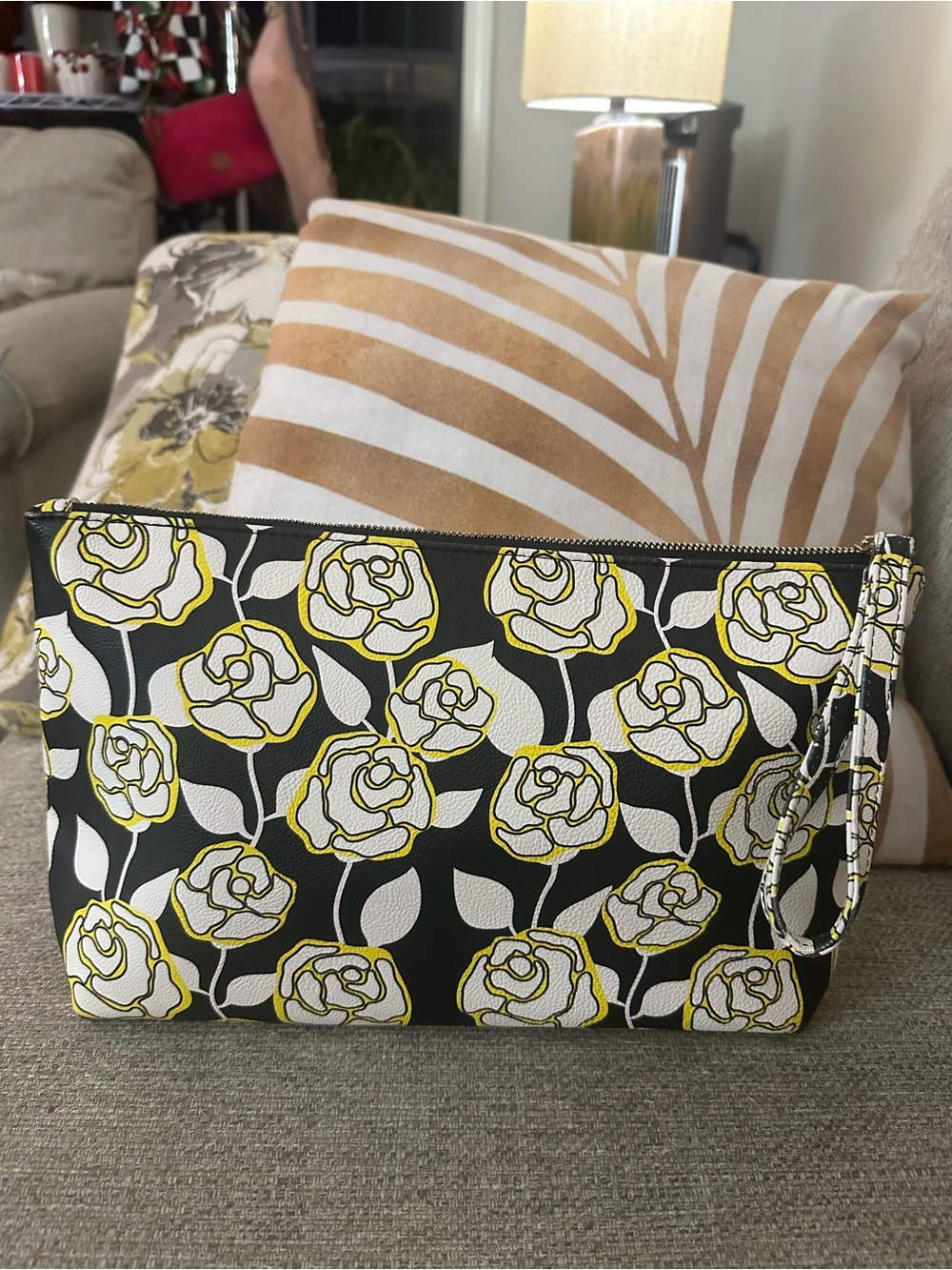 Betsey Johnson Black, White & Yellow Floral Wristlet Clutch w/ Rose Print Lining - Picture 15 of 16